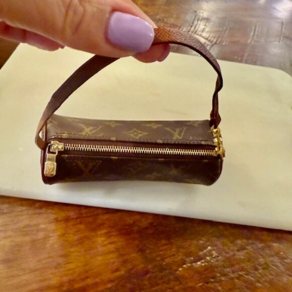 LOUIS VUITTON Monogram Pochette Papillon - Picture 3 of 8